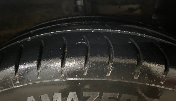 2017 Maruti Ciaz SIGMA 1.4 MT PETROL, Petrol, Manual, 96,365 km, Right Front Tyre Tread