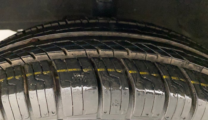 2017 Hyundai Eon ERA PLUS (O), Petrol, Manual, 33,963 km, Left Front Tyre Tread