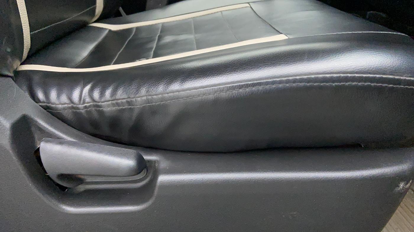 2013 Maruti Wagon R 1.0 LXI CNG, CNG, Manual, 70,382 km, Driver Side Adjustment Panel