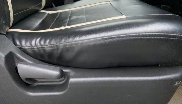 2013 Maruti Wagon R 1.0 LXI CNG, CNG, Manual, 70,382 km, Driver Side Adjustment Panel