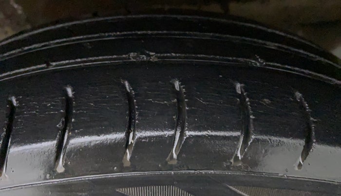 2013 Maruti Wagon R 1.0 LXI CNG, CNG, Manual, 70,382 km, Left Front Tyre Tread