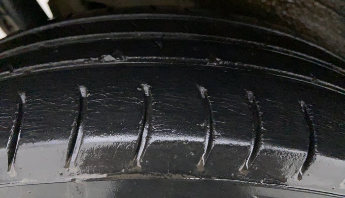 2013 Maruti Wagon R 1.0 LXI CNG, CNG, Manual, 70,382 km, Right Front Tyre Tread