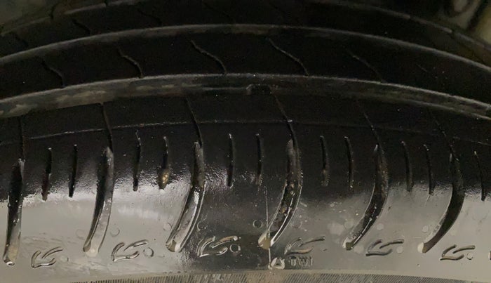 2014 Maruti Swift VXI, Petrol, Manual, 44,721 km, Left Rear Tyre Tread