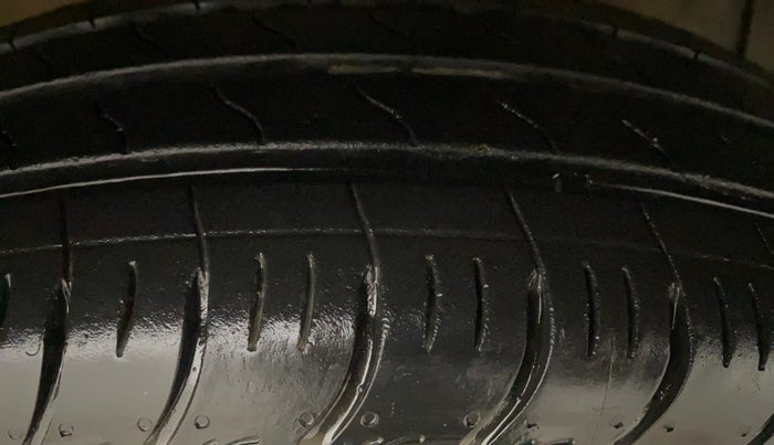 2014 Maruti Swift VXI, Petrol, Manual, 44,721 km, Right Front Tyre Tread