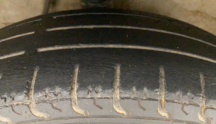 2015 Maruti Alto 800 LXI, Petrol, Manual, 62,614 km, Right Front Tyre Tread