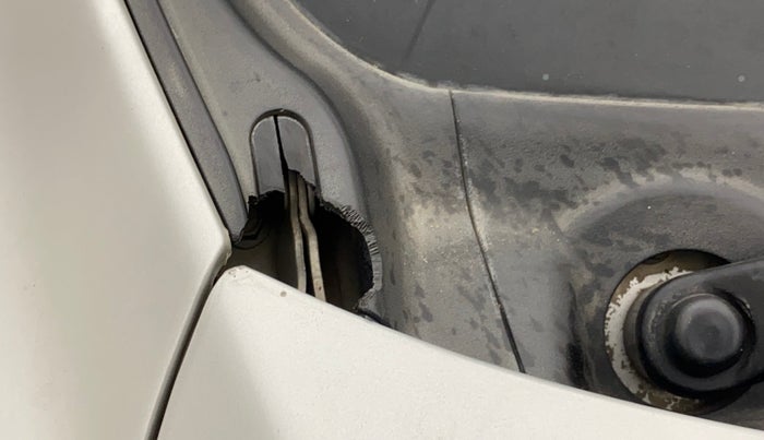 2015 Maruti Alto 800 LXI, Petrol, Manual, 62,614 km, Bonnet (hood) - Cowl vent panel has minor damage