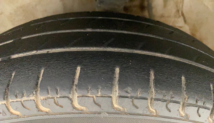 2015 Maruti Alto 800 LXI, Petrol, Manual, 62,614 km, Left Front Tyre Tread