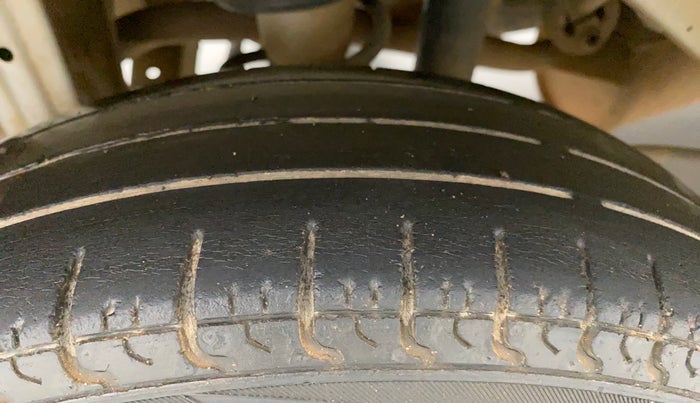 2015 Maruti Alto 800 LXI, Petrol, Manual, 62,614 km, Right Rear Tyre Tread