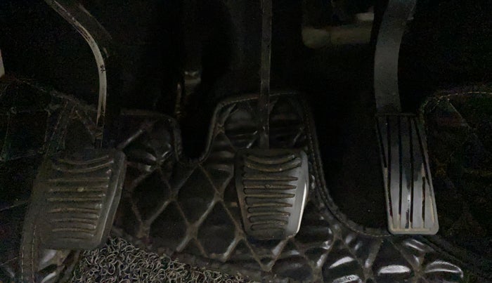 2019 Mahindra XUV300 W8(O), Diesel, Manual, 84,472 km, Pedals