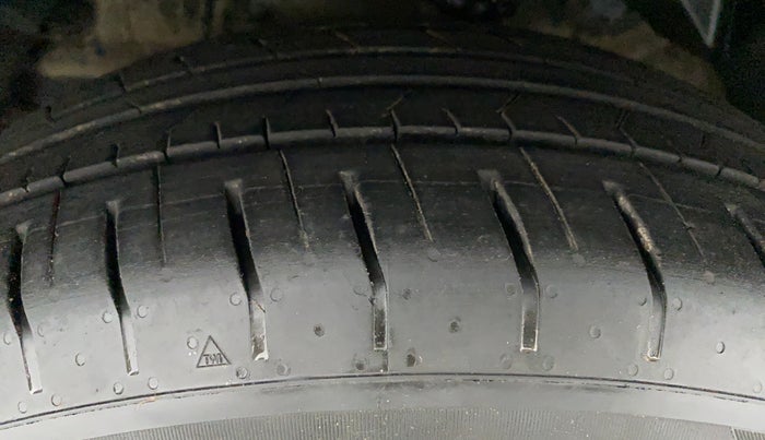 2019 Mahindra XUV300 W8(O), Diesel, Manual, 84,472 km, Left Front Tyre Tread