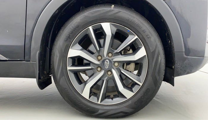 2019 Mahindra XUV300 W8(O), Diesel, Manual, 84,472 km, Right Front Wheel