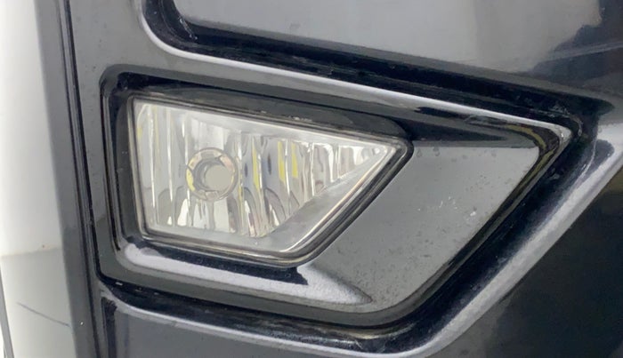 2019 Mahindra XUV300 W8(O), Diesel, Manual, 84,472 km, Right fog light - Not working/Broken