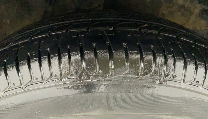 2013 Hyundai i10 SPORTZ 1.2 AT, Petrol, Automatic, 17,194 km, Right Front Tyre Tread