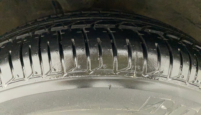 2013 Hyundai i10 SPORTZ 1.2 AT, Petrol, Automatic, 17,194 km, Left Front Tyre Tread