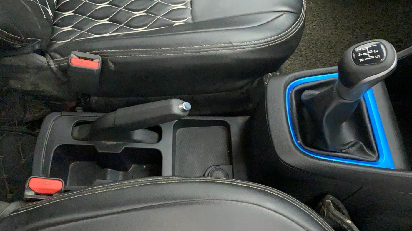 2022 Tata PUNCH CREATIVE  MT, Petrol, Manual, 20,372 km, Gear Lever