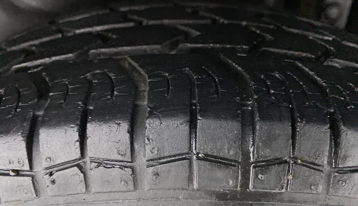 2015 Maruti Swift Dzire VXI, Petrol, Manual, 47,097 km, Left Rear Tyre Tread