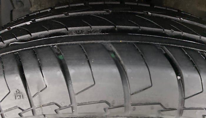 2015 Maruti Swift Dzire VXI, Petrol, Manual, 47,097 km, Left Front Tyre Tread