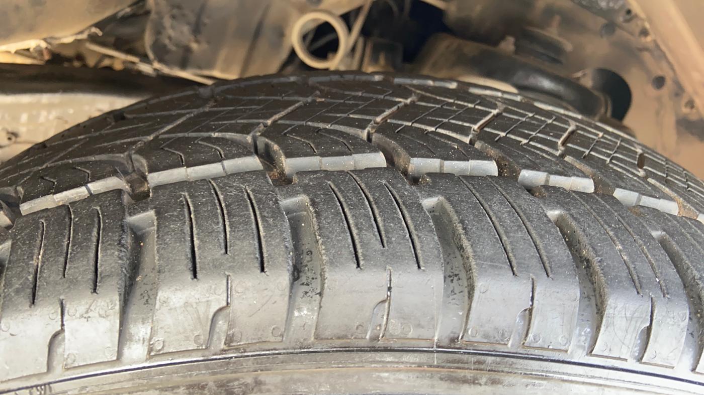 2018 Tata Hexa XTA 4X2 7 STR, Diesel, Automatic, 1,37,854 km, Right Front Tyre Tread