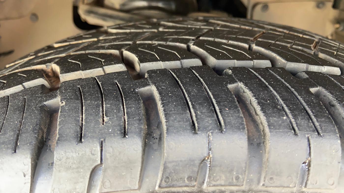 2018 Tata Hexa XTA 4X2 7 STR, Diesel, Automatic, 1,37,854 km, Left Front Tyre Tread