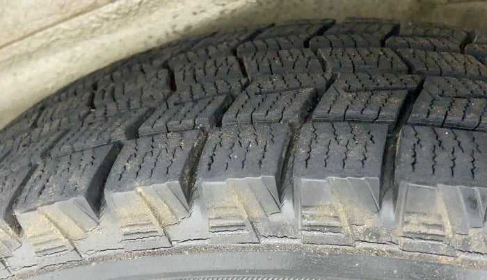 2014 Maruti Wagon R 1.0 LXI, Petrol, Manual, 54,551 km, Left Rear Tyre Tread