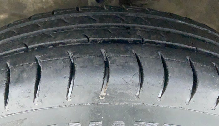 2014 Maruti Wagon R 1.0 LXI, Petrol, Manual, 54,551 km, Left Front Tyre Tread