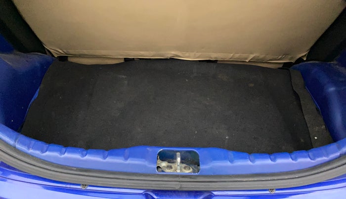 2017 Hyundai Eon ERA PLUS (O), Petrol, Manual, 27,844 km, Boot Inside