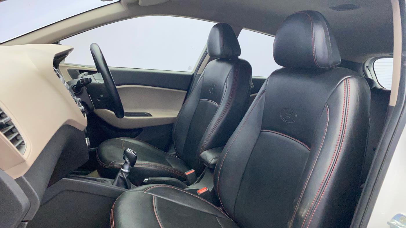 2015 Hyundai Elite i20 SPORTZ 1.4 (O) CRDI, Diesel, Manual, 72,245 km, Right Side Front Door Cabin