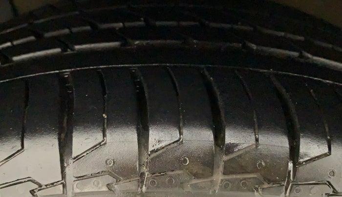 2017 Maruti Ciaz ALPHA DIESEL 1.3, Diesel, Manual, 48,046 km, Left Front Tyre Tread