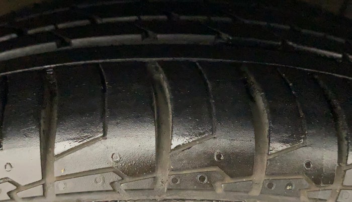 2017 Maruti Ciaz ALPHA DIESEL 1.3, Diesel, Manual, 48,046 km, Right Front Tyre Tread