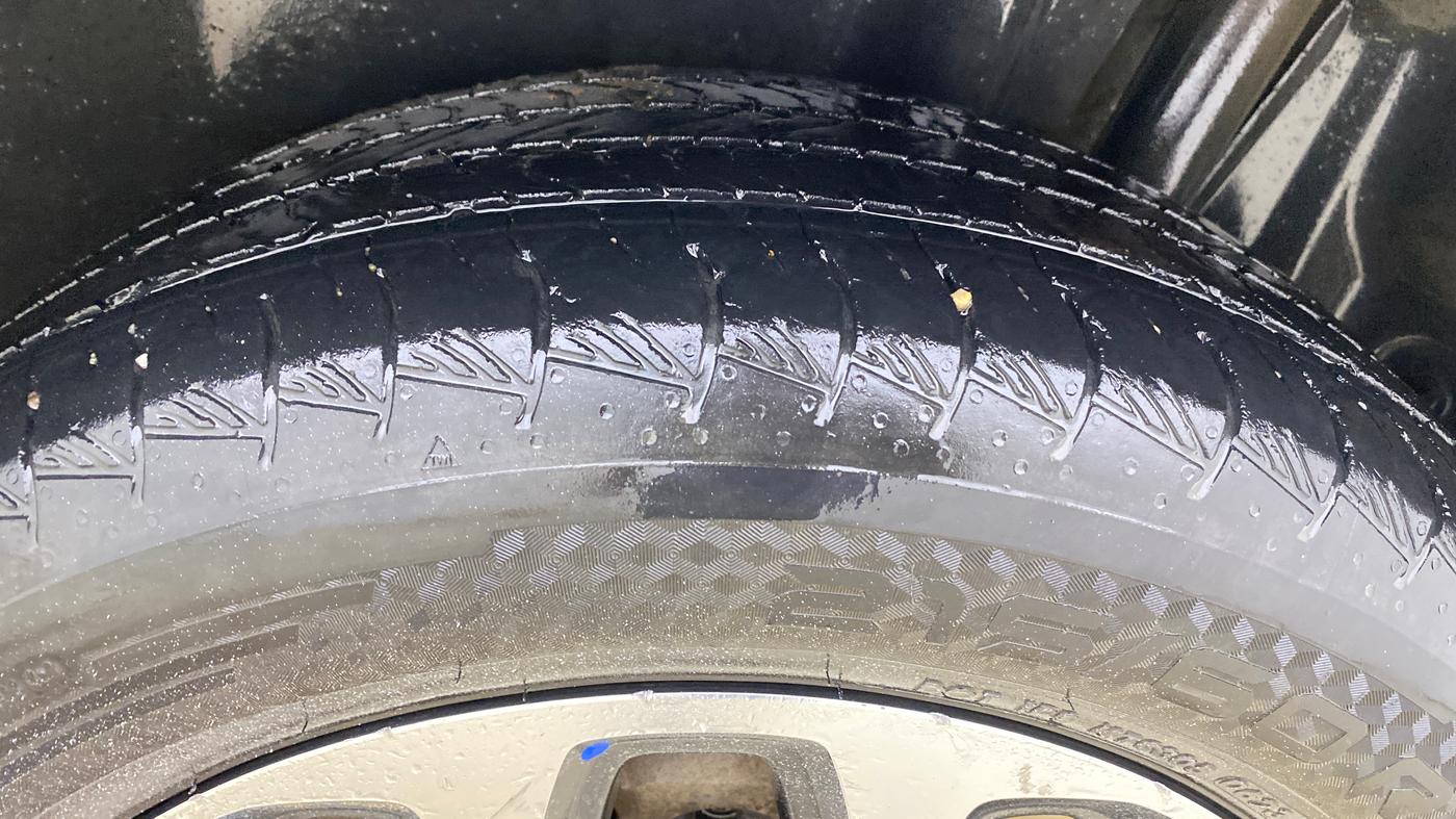 2023 Maruti Grand Vitara ALPHA SMART HYBRID AT, Petrol, Automatic, 1,24,028 km, Left Rear Tyre Tread
