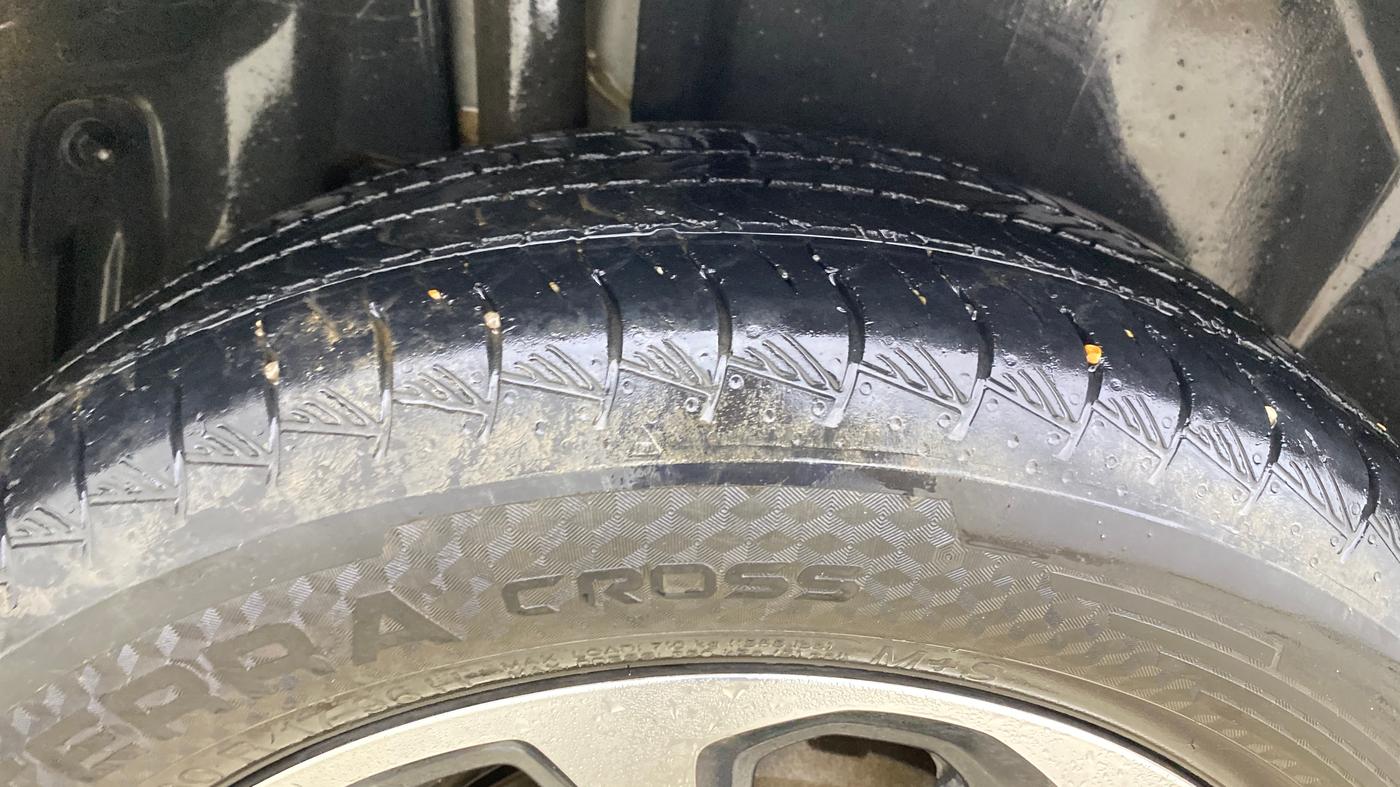 2023 Maruti Grand Vitara ALPHA SMART HYBRID AT, Petrol, Automatic, 1,24,028 km, Right Rear Tyre Tread