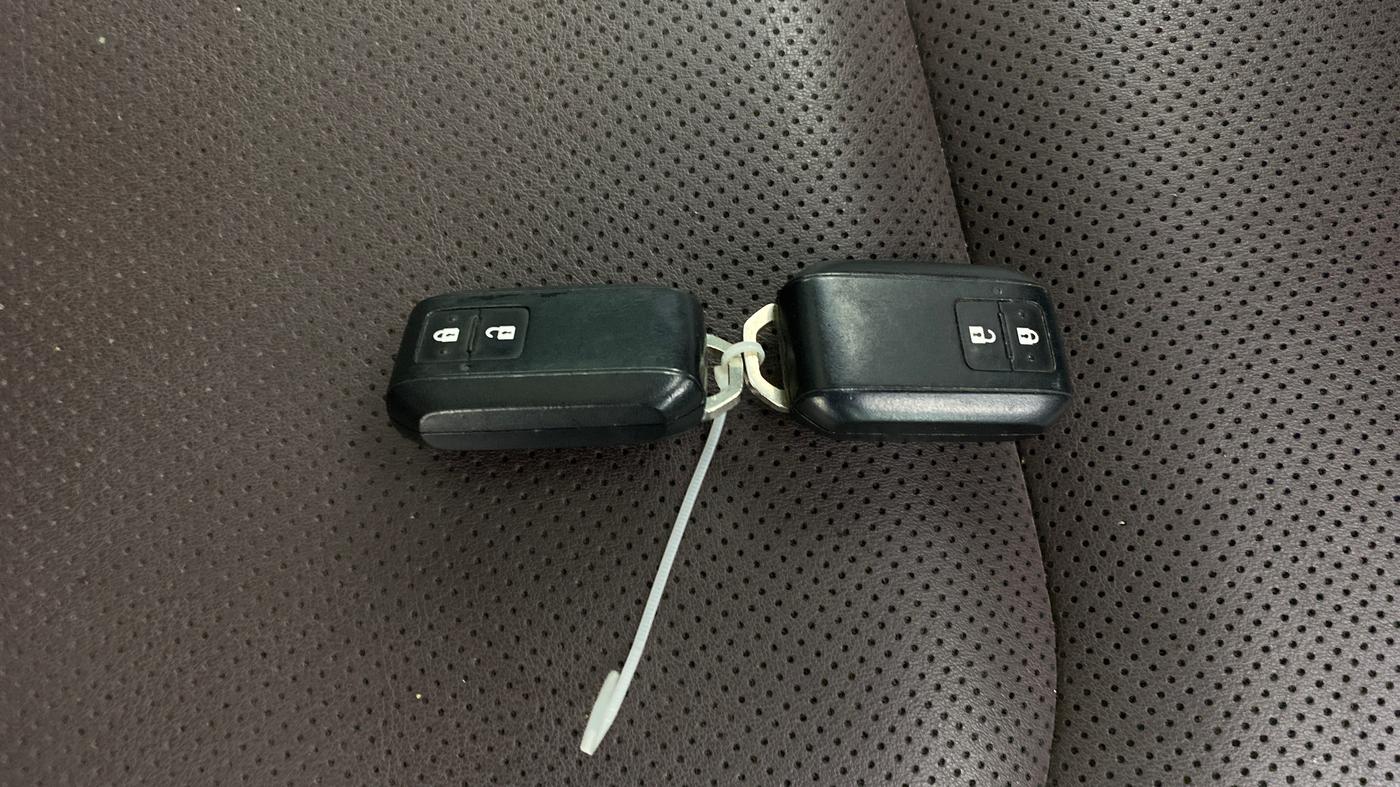 2023 Maruti Grand Vitara ALPHA SMART HYBRID AT, Petrol, Automatic, 1,24,028 km, Key Close Up