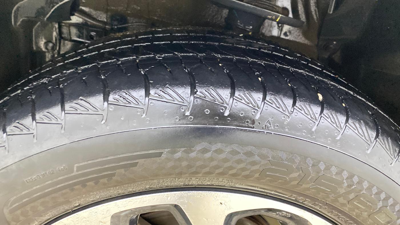 2023 Maruti Grand Vitara ALPHA SMART HYBRID AT, Petrol, Automatic, 1,24,028 km, Left Front Tyre Tread