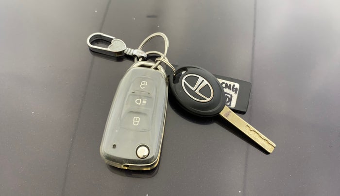 2023 Tata Tiago XZ PLUS CNG, CNG, Manual, 23,424 km, Key Close Up