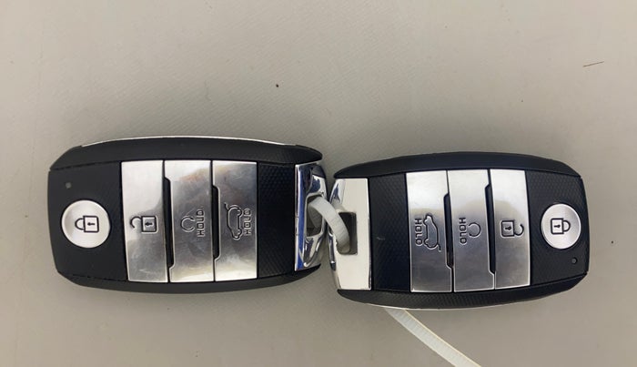 2021 KIA SONET HTX 1.0 IMT, Petrol, Manual, 42,371 km, Key Close Up