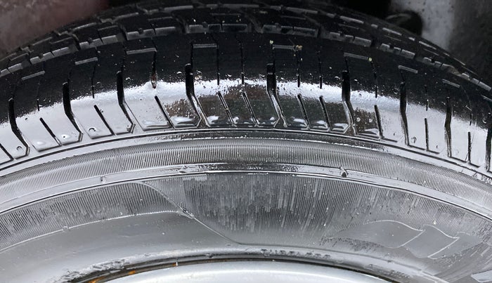 2018 Maruti Swift VXI D, Petrol, Manual, 74,536 km, Left Rear Tyre Tread