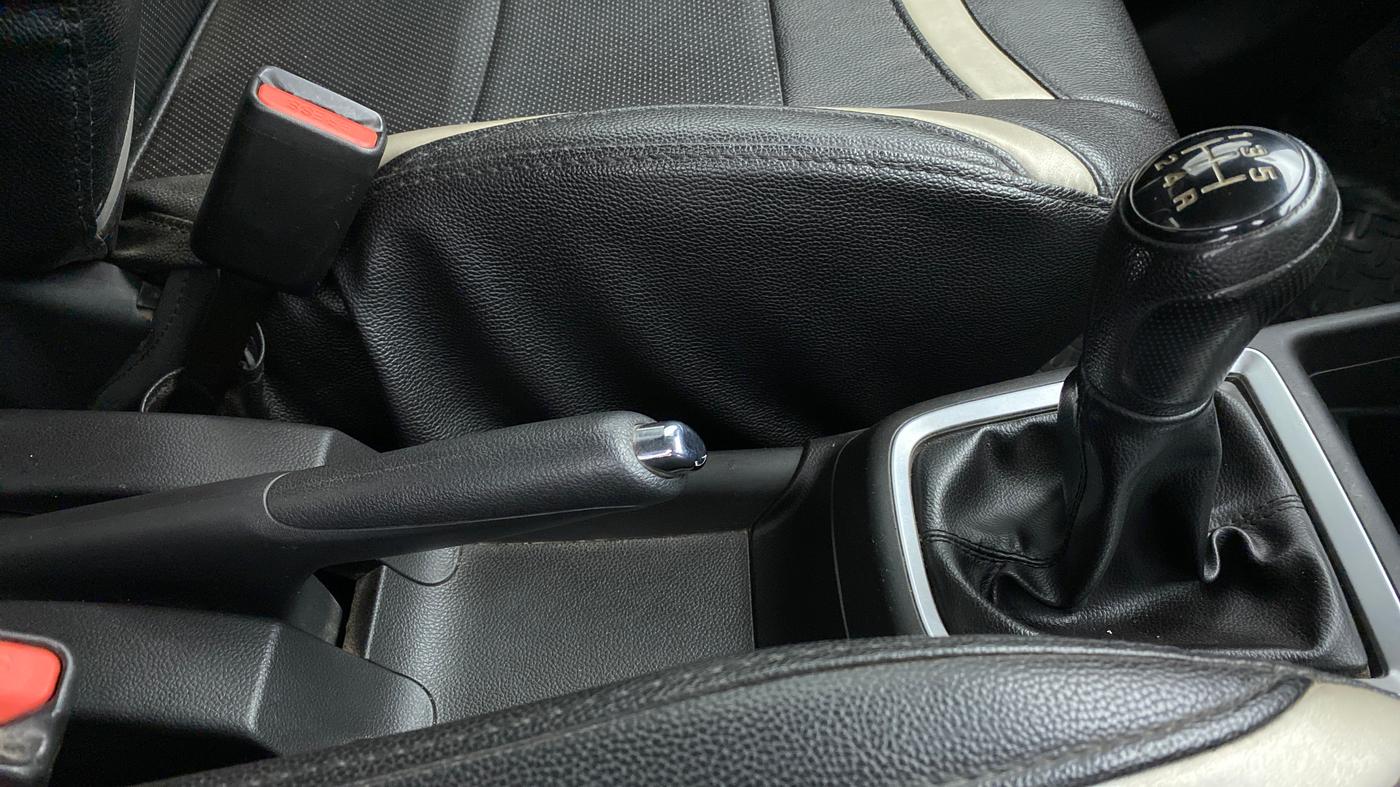 2018 Maruti Swift VXI D, Petrol, Manual, 74,536 km, Gear Lever