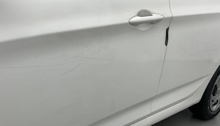 2016 Hyundai Verna FLUIDIC 1.6 CRDI S 4S, Diesel, Manual, 92,441 km, Front passenger door - Slightly dented