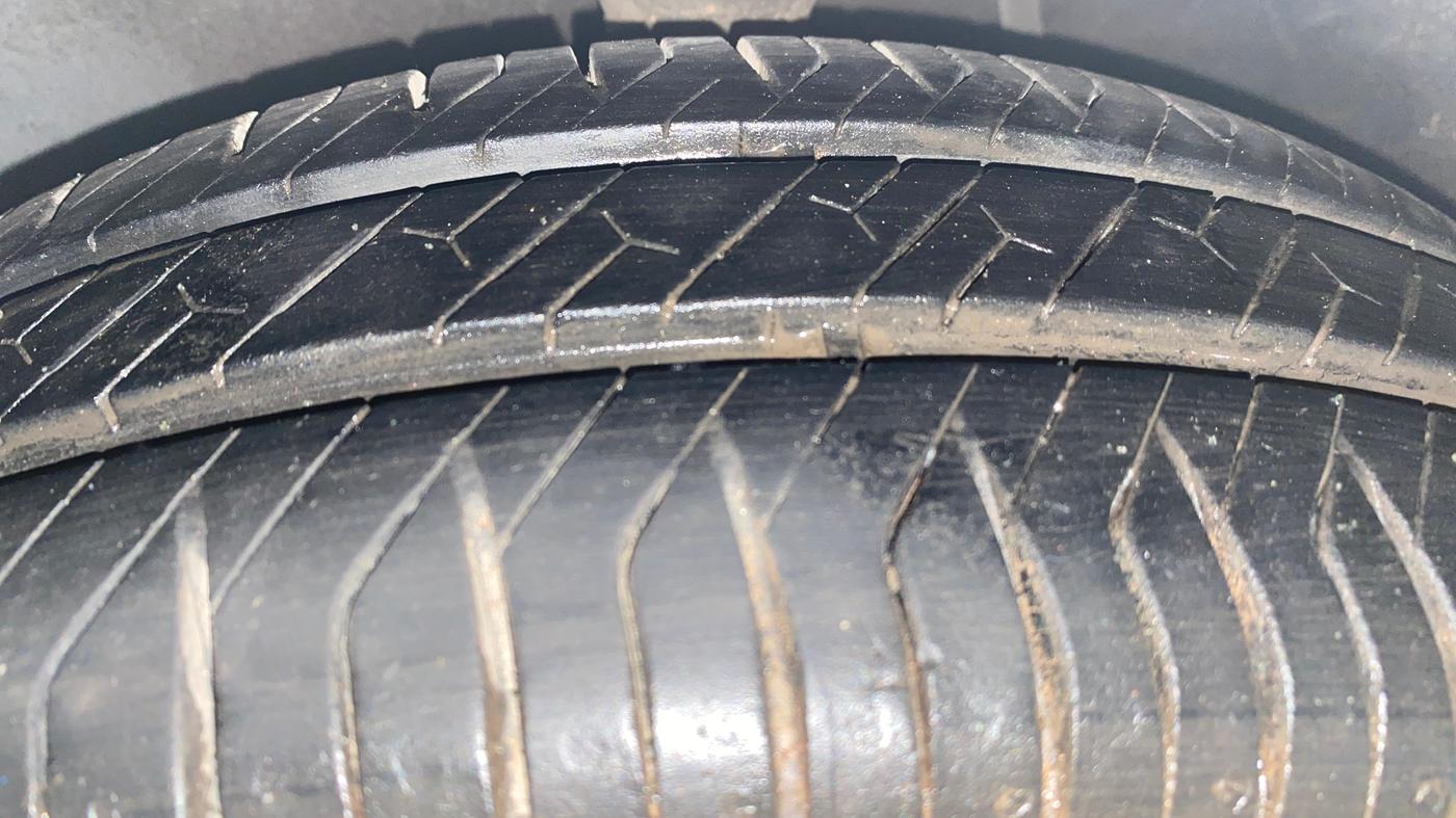 2013 Maruti Zen Estilo VXI, Petrol, Manual, 38,626 km, Left Front Tyre Tread