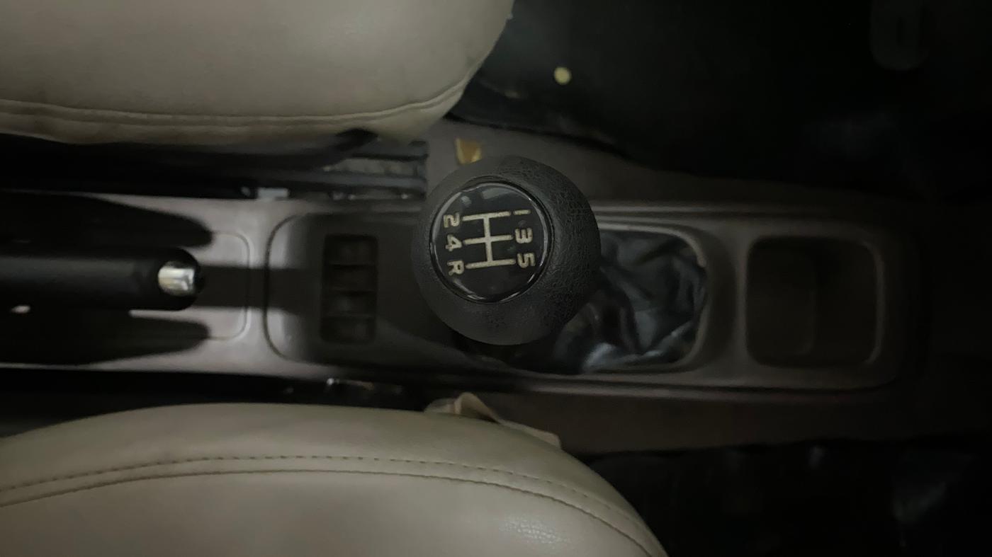 2013 Maruti Zen Estilo VXI, Petrol, Manual, 38,626 km, Gear Lever