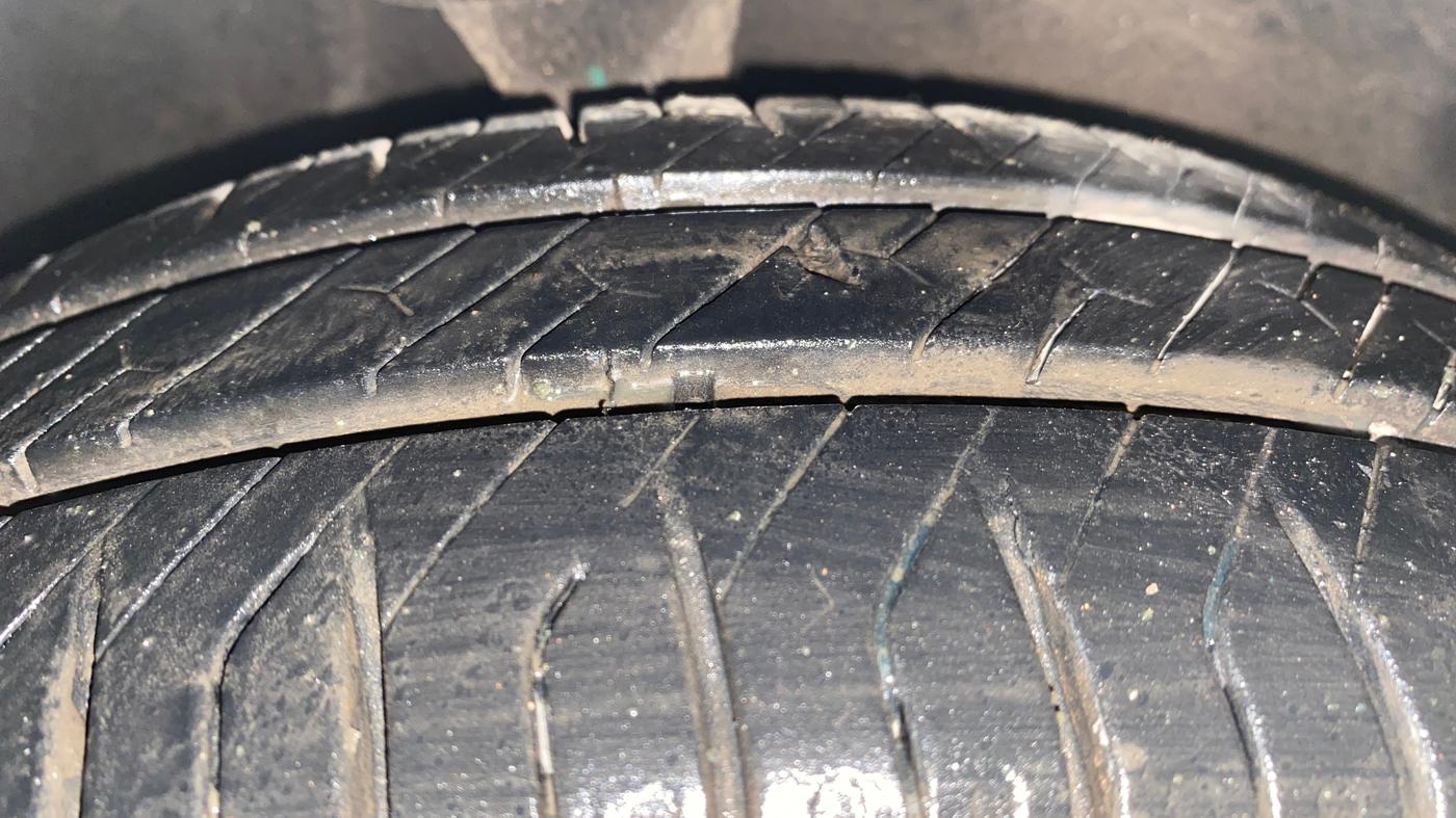 2013 Maruti Zen Estilo VXI, Petrol, Manual, 38,626 km, Right Front Tyre Tread
