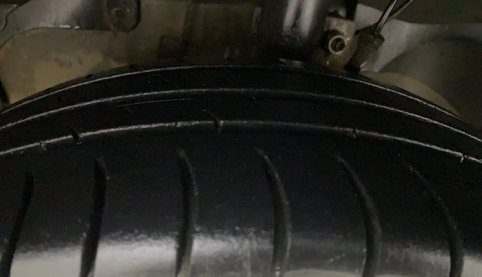 2014 Ford Figo TITANIUM 1.4 DIESEL, Diesel, Manual, 79,153 km, Left Front Tyre Tread