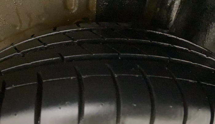 2014 Ford Figo TITANIUM 1.4 DIESEL, Diesel, Manual, 79,153 km, Left Rear Tyre Tread