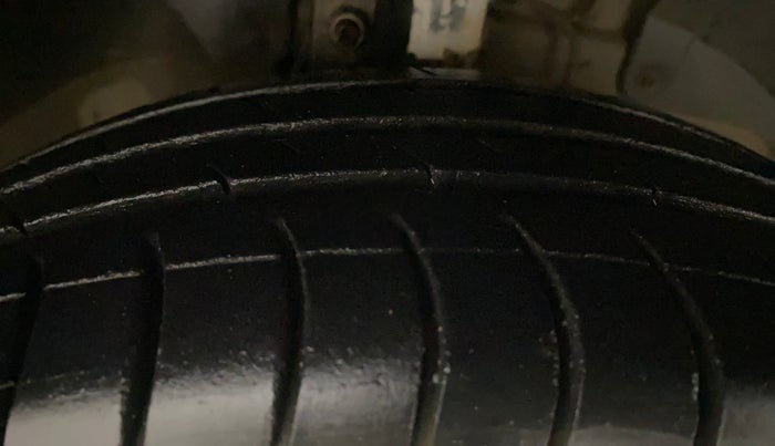 2014 Ford Figo TITANIUM 1.4 DIESEL, Diesel, Manual, 79,153 km, Right Front Tyre Tread