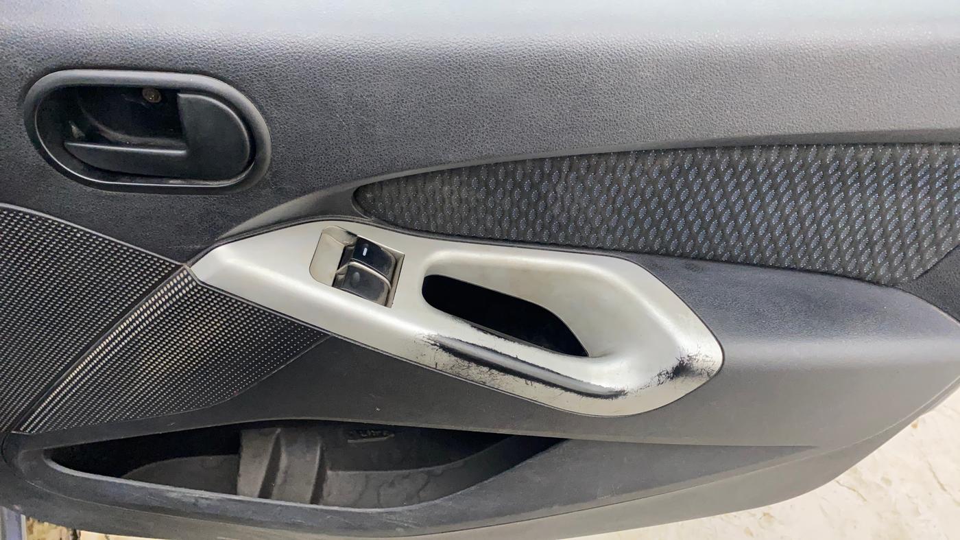 2014 Ford Figo TITANIUM 1.4 DIESEL, Diesel, Manual, 79,153 km, Driver Side Door Panels Control