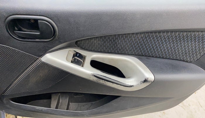 2014 Ford Figo TITANIUM 1.4 DIESEL, Diesel, Manual, 79,153 km, Driver Side Door Panels Control