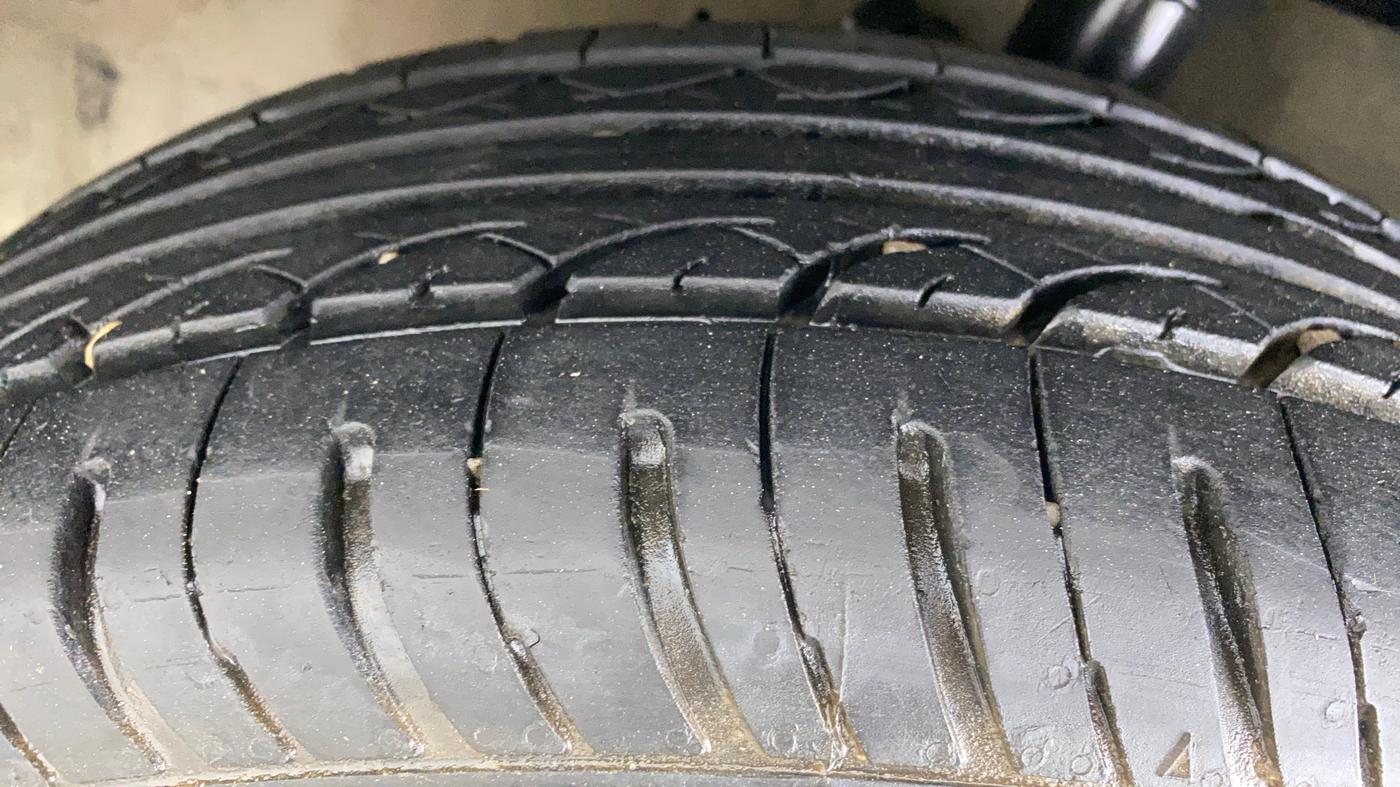 2011 Hyundai i20 SPORTZ 1.2, Petrol, Manual, 60,792 km, Left Front Tyre Tread