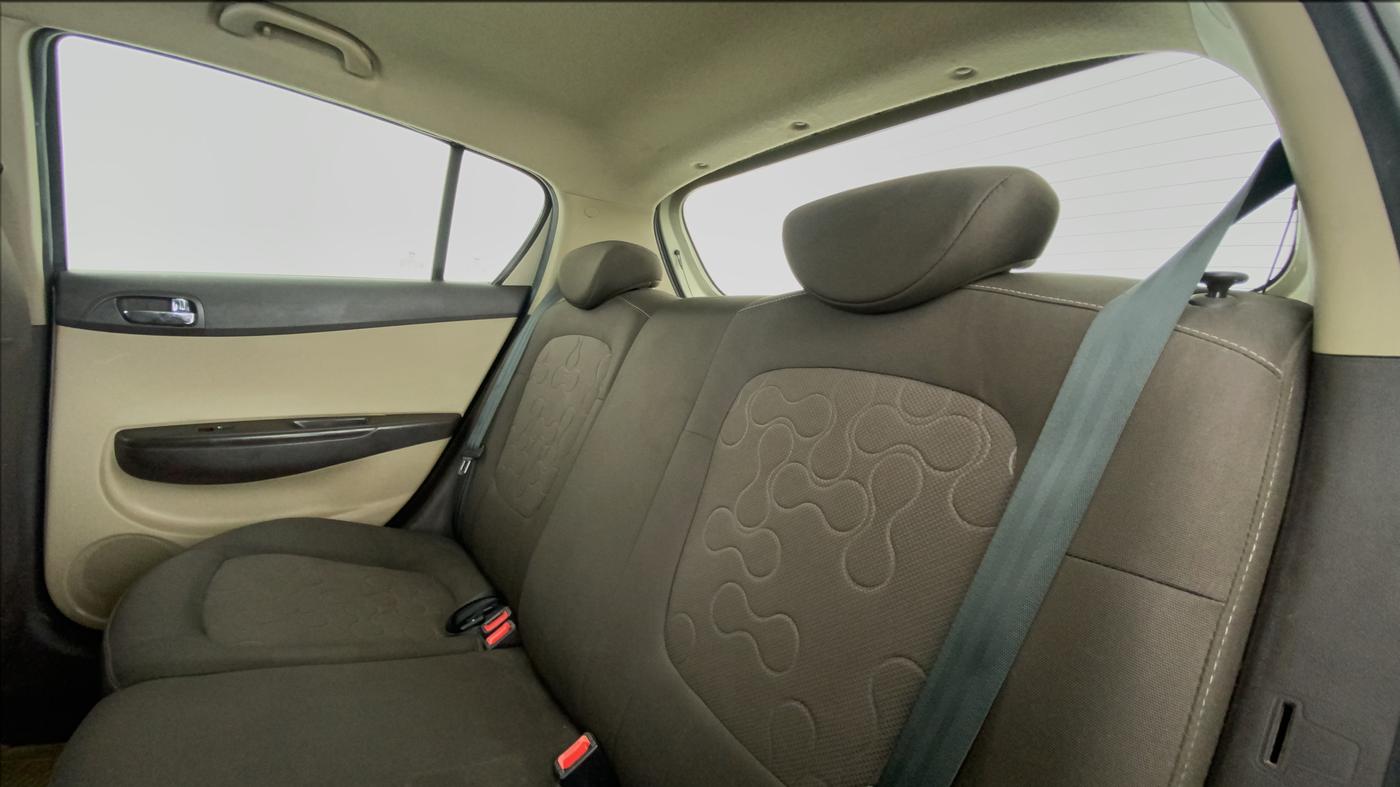 2011 Hyundai i20 SPORTZ 1.2, Petrol, Manual, 60,792 km, Right Side Rear Door Cabin