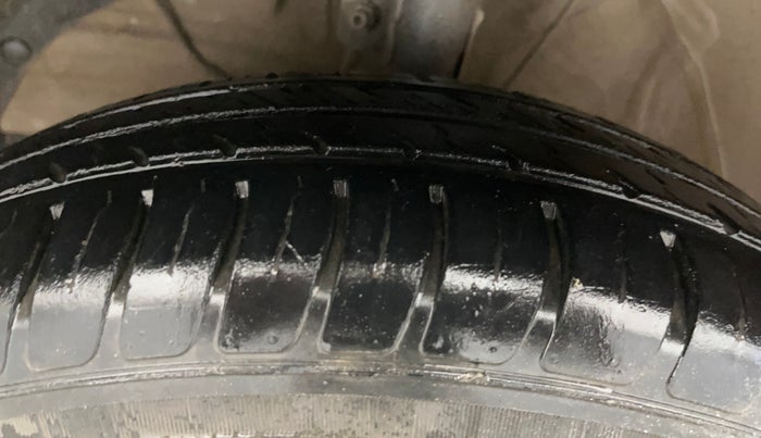 2021 Maruti Swift VXI, Petrol, Manual, 50,349 km, Left Front Tyre Tread