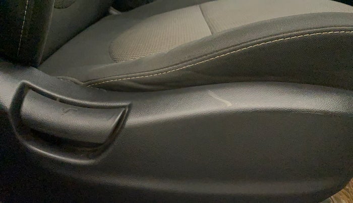 2016 Hyundai Creta E PLUS 1.6 PETROL, Petrol, Manual, 56,586 km, Driver Side Adjustment Panel
